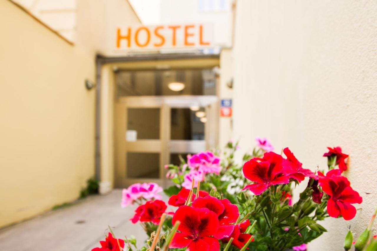Hostel Mandarinka プラハ エクステリア 写真