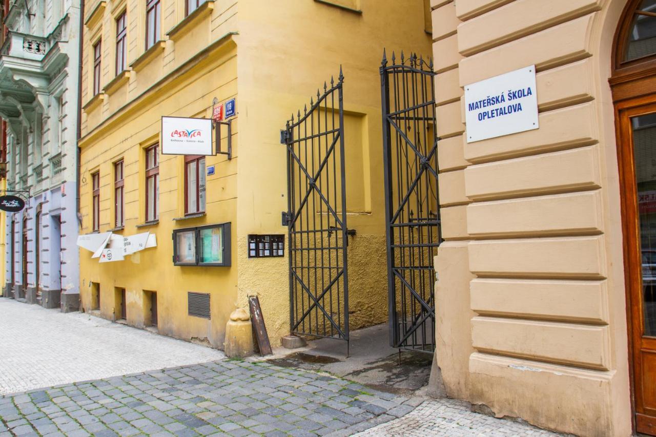 Hostel Mandarinka プラハ エクステリア 写真