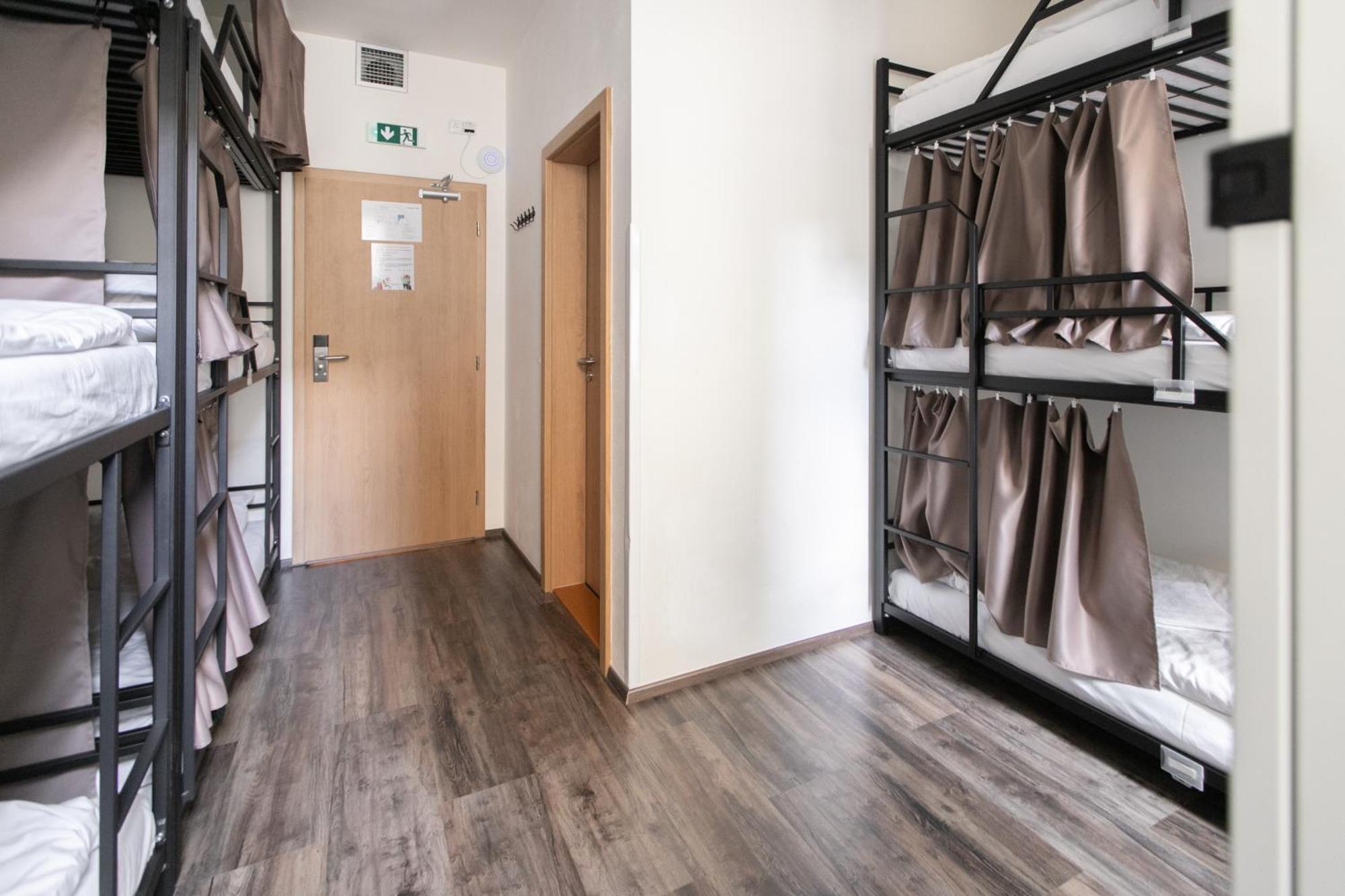 Hostel Mandarinka プラハ エクステリア 写真