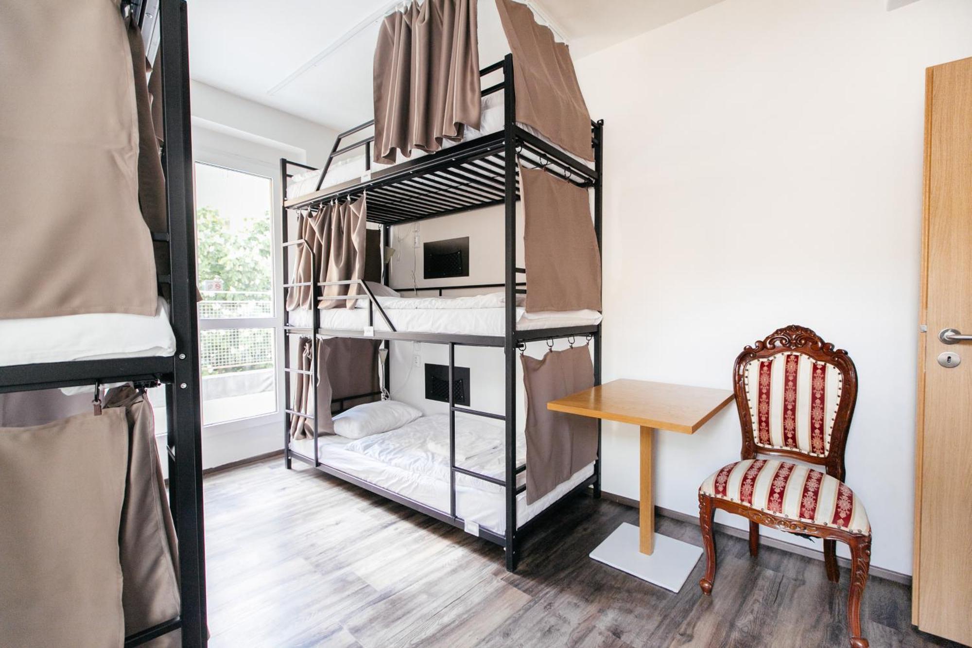 Hostel Mandarinka プラハ エクステリア 写真