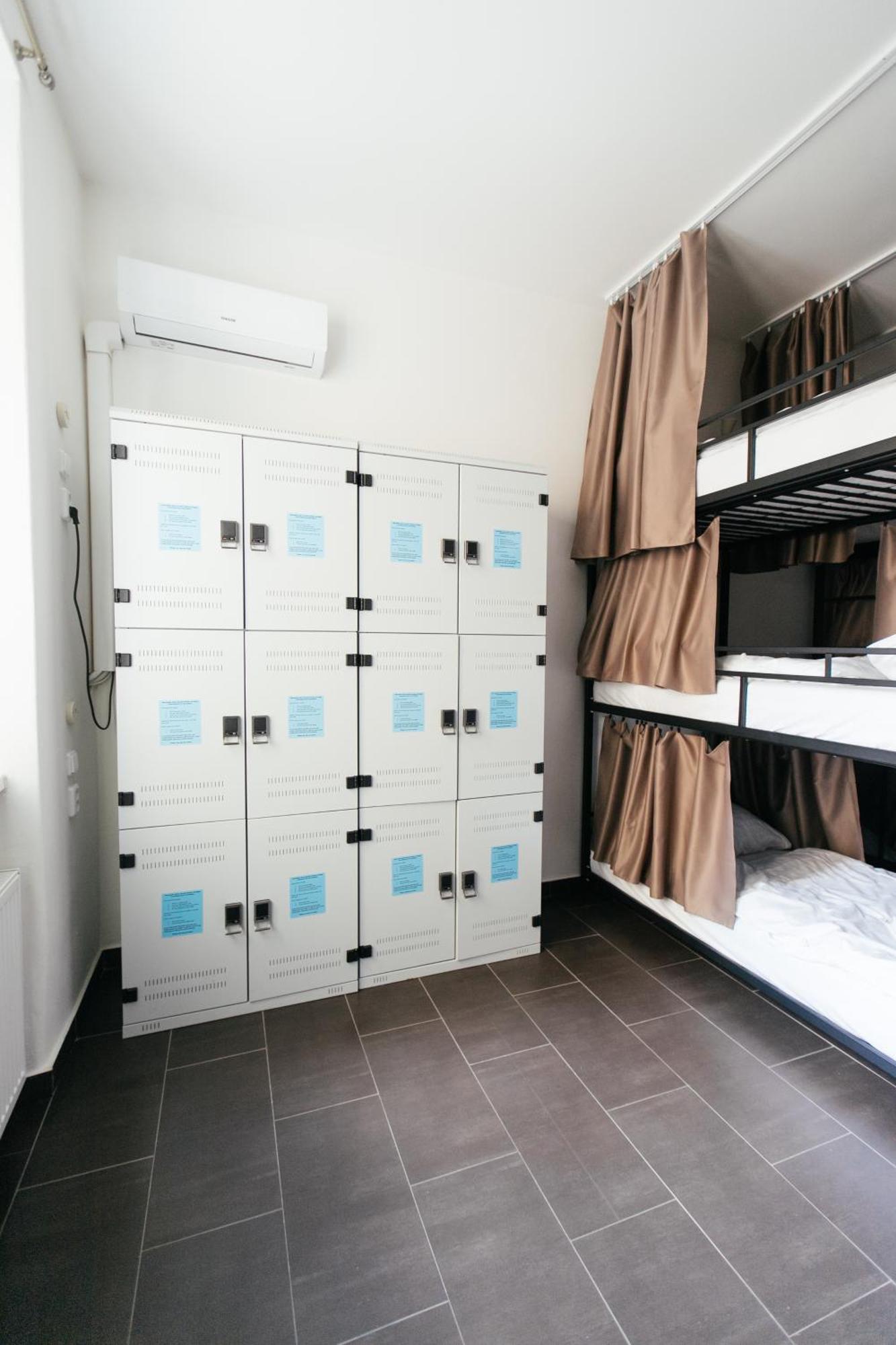 Hostel Mandarinka プラハ エクステリア 写真