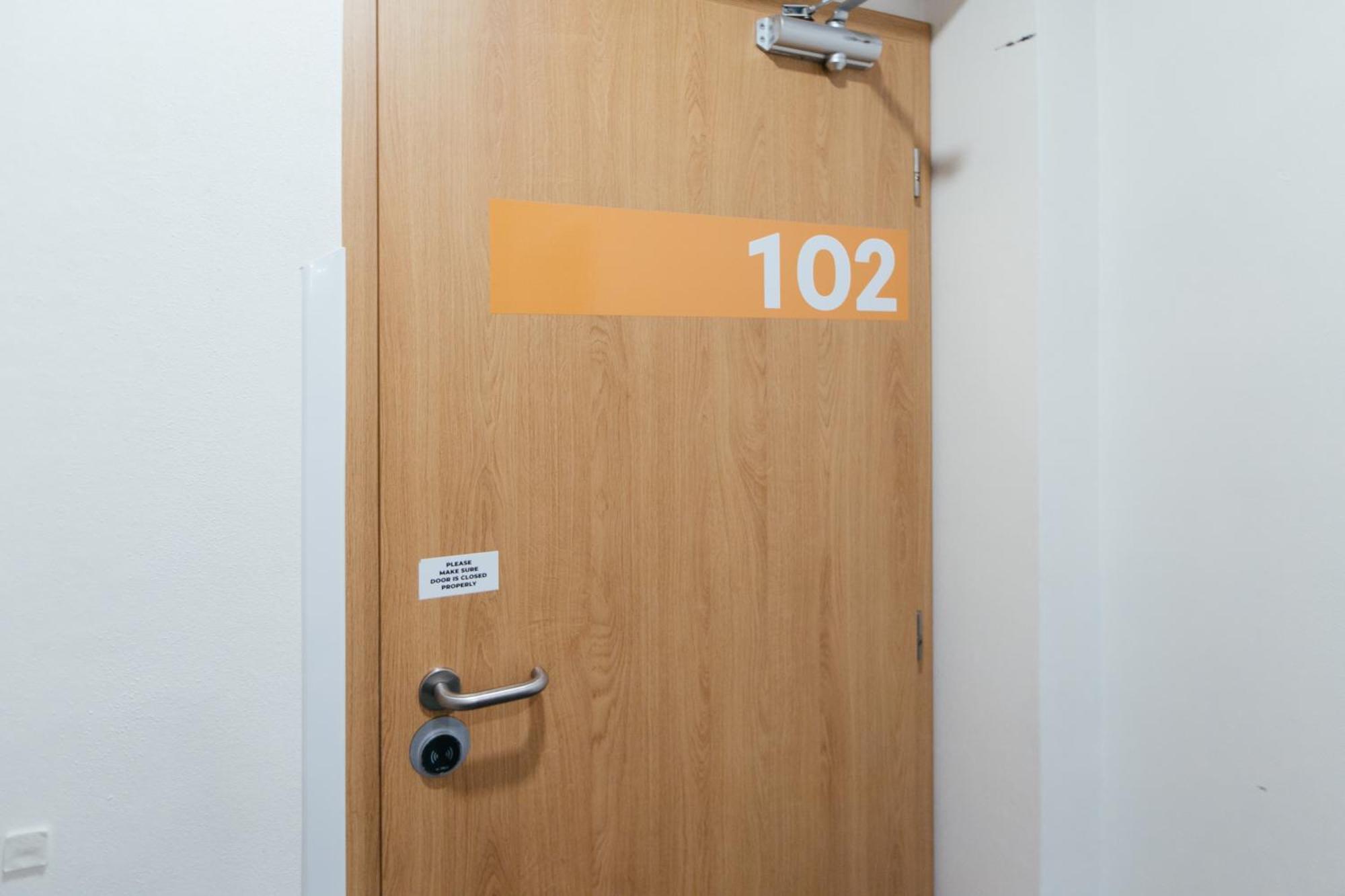 Hostel Mandarinka プラハ エクステリア 写真